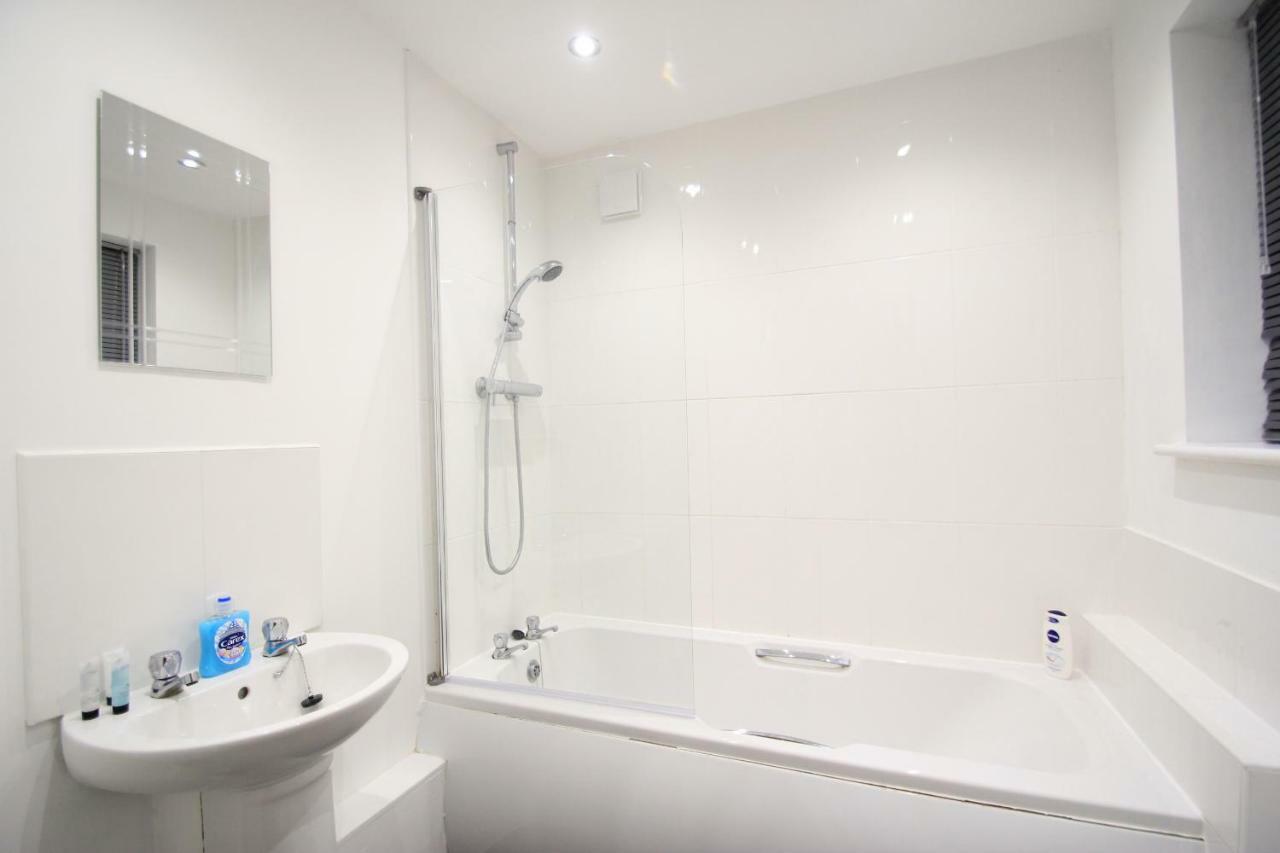 Cross Court, Stafford By Bell Apartments 객실 사진